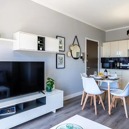 Peale's 2-bedroom In Mackenzie Larnaka