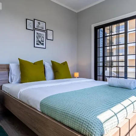 Peale's 2-bedroom In Mackenzie Apartment Larnaka