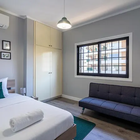 Peale's 2-bedroom In Mackenzie Lárnaca