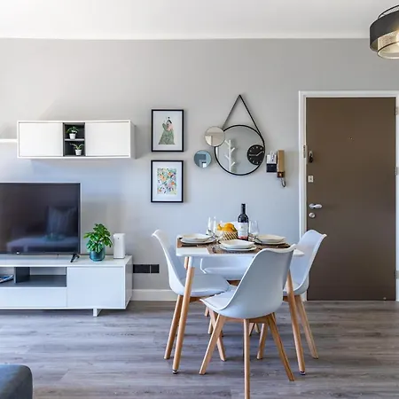 Apartment Peale's 2-bedroom In Mackenzie Larnaca
