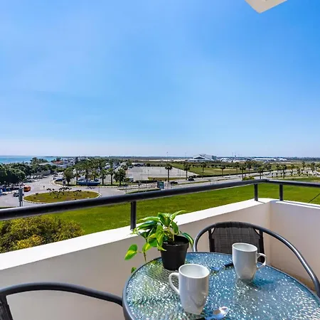 Peale's 2-bedroom In Mackenzie Apartmán Larnaca